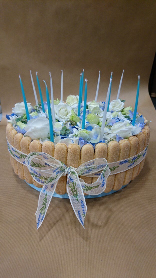 Gâteau d'anniversaire fleurie