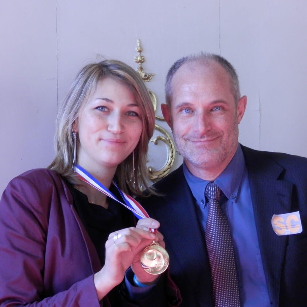 Mélodine avec son mentor après la victoire du concours Meilleur Apprenti de France Mélodine avec son mentor après la victoire du concours Meilleur Apprenti de France