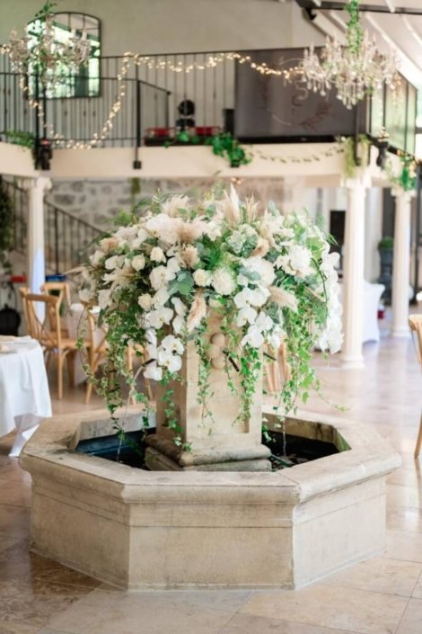 Ornement florale de la fontaine du Mas des Cinq Fontaines