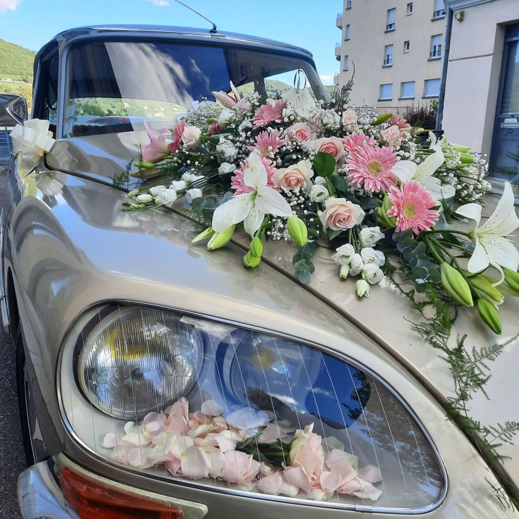 Voiture balais fleurie