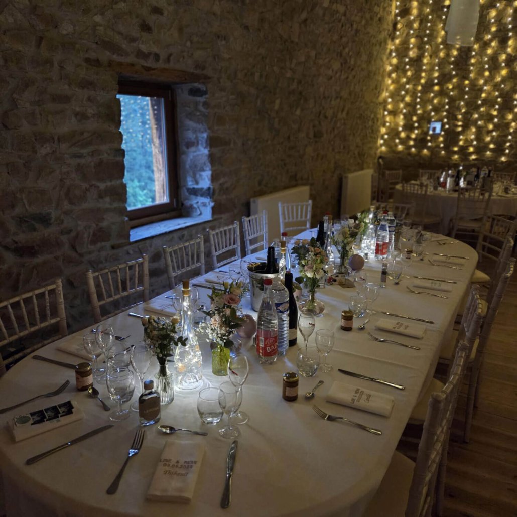 Table de restaurant fleurie